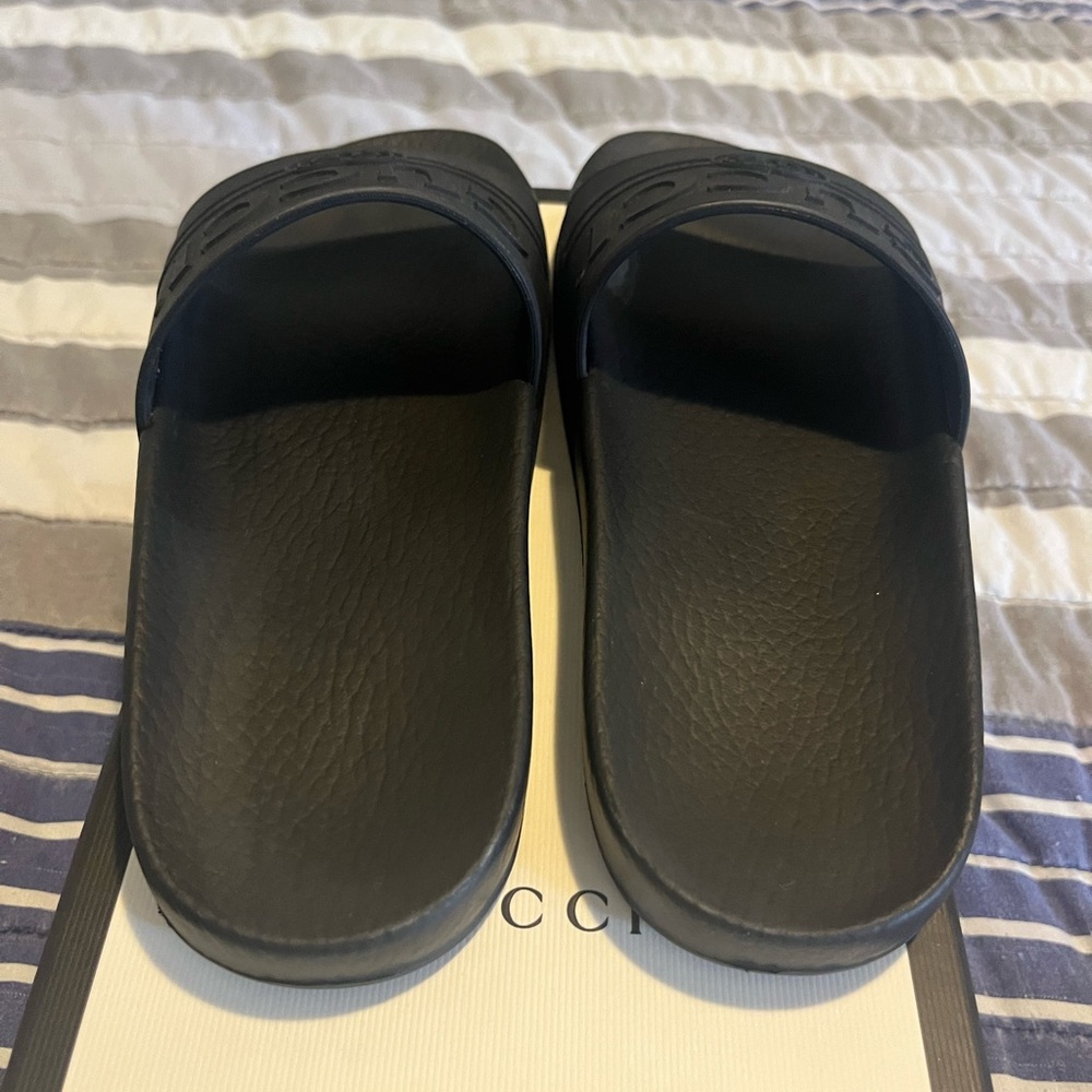 GUCCI Embossed Black Slides - Picture 13 of 15